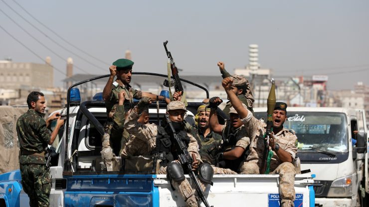 Gruparea Houthi le cere americanilor şi britanicilor să plece din Yemen