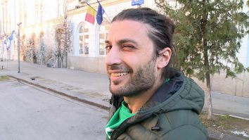 Graffitiuri masonice în capitală. Un bărbat a vandalizat monumente istorice și  a mâzgălit cu grafitti zidurile a două biserici