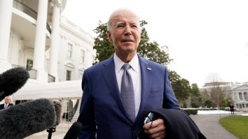 Biden afirmă că atacurile americane împotriva rebelilor Houthi vor continua, deoarece bombardamentele nu au reușit încă să-i descurajeze pe militanți