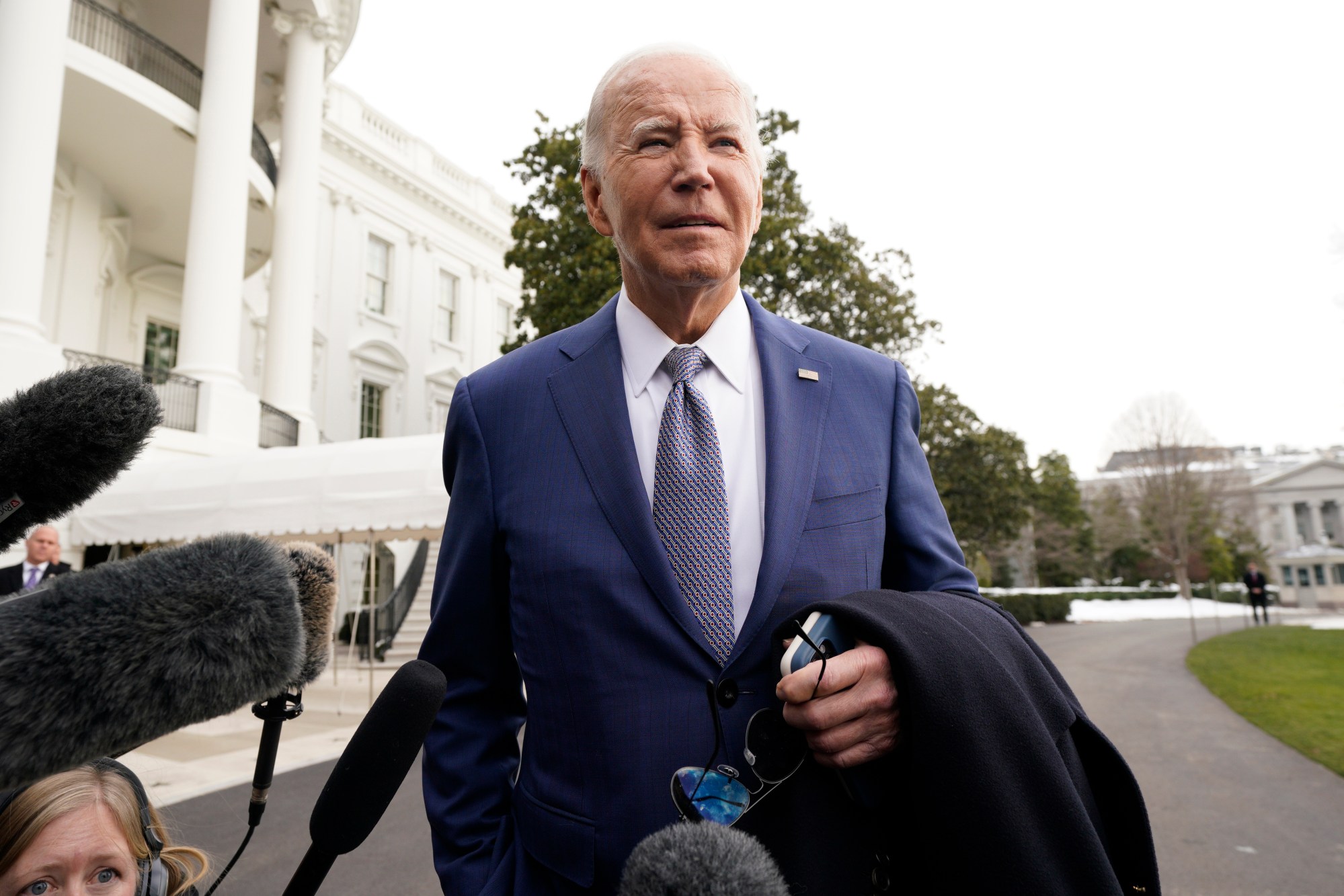 Biden afirmă că atacurile americane împotriva rebelilor Houthi vor continua, deoarece bombardamentele nu au reușit încă să-i descurajeze pe militanți