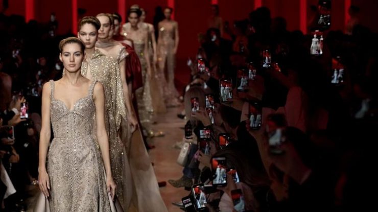 VIDEO. Paris Haute Couture: Elie Saab, Jean Paul Gaultier și Valentino au defilat cu cele mai noi colecții primăvară-vară 2024