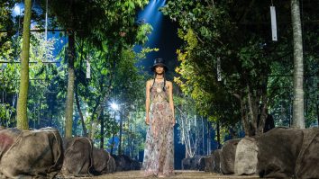 STUDIU. Industria modei reducere utilizarea materialelor plastice. Cum învățăm să facem cumpărături sustenabil