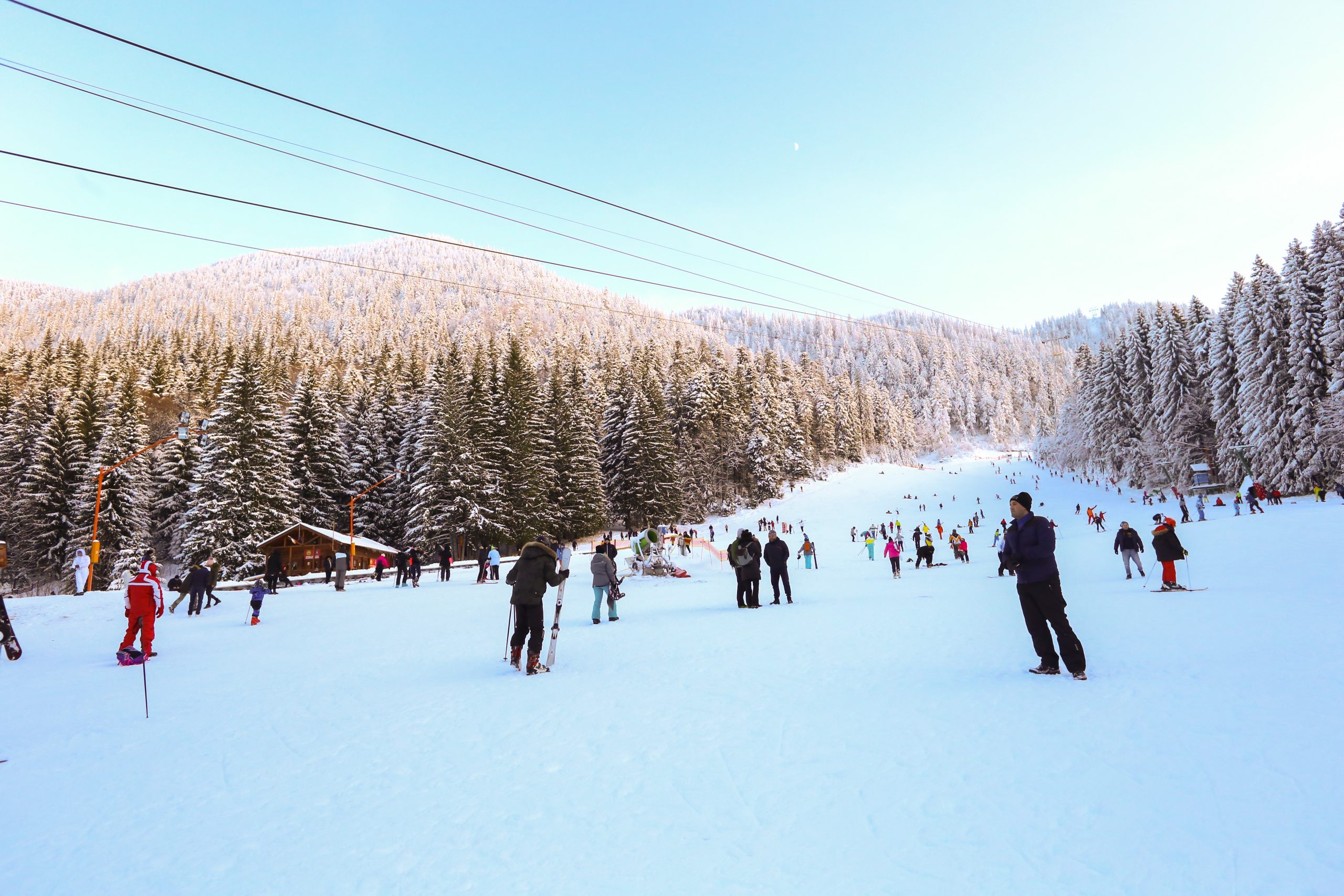 România a devenit o destinație de schi mai scumpă decât Italia