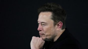 Lovitură pentru Elon Musk. Pachetul salarial de 55 de miliarde de dolari de la Tesla a fost anulat