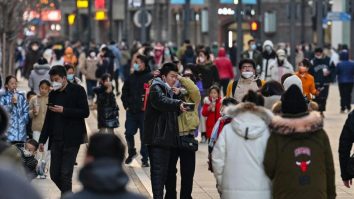 Populația Chinei scade pentru al doilea an consecutiv, în timp ce economia se clatină