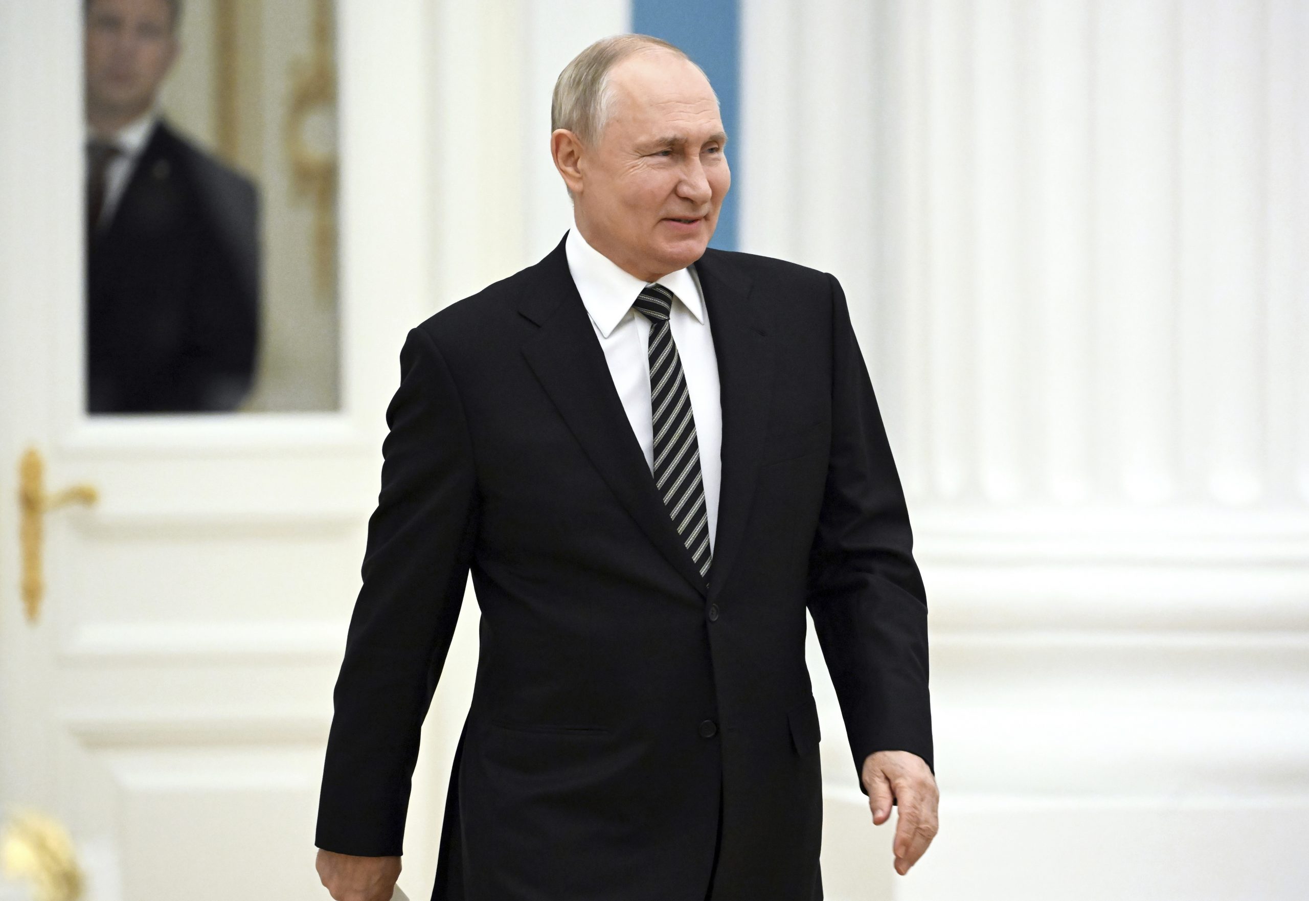 Putin începe vânătoarea de proprietăți care au aparținut Imperiului Rus și URSS. Ce decret a semnat președintele rus