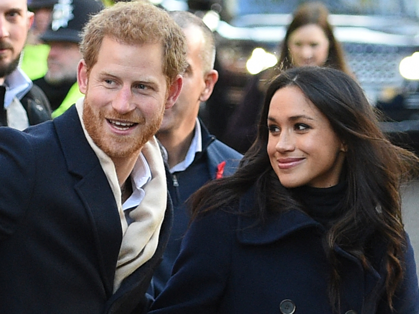 FOTO. Harry si Meghan adoptă o găină de la Ellen DeGeneres: „Cotețul prietenilor noștri mai avea loc pentru încă una”