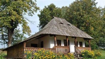 Vrei o casă tradițională? Una te poate costa 400.000 de euro