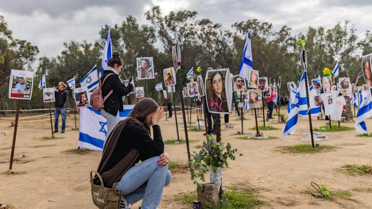 Locul unde petreceau israelienii când au fost atacaţi de Hamas atrage turiştii