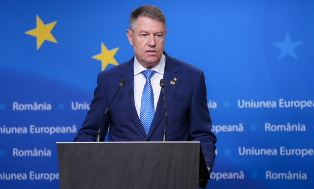 Președintele Iohannis atacă la CCR legea care permite șoferilor cu permis categoria B să conducă și anumite tipuri de motociclete
