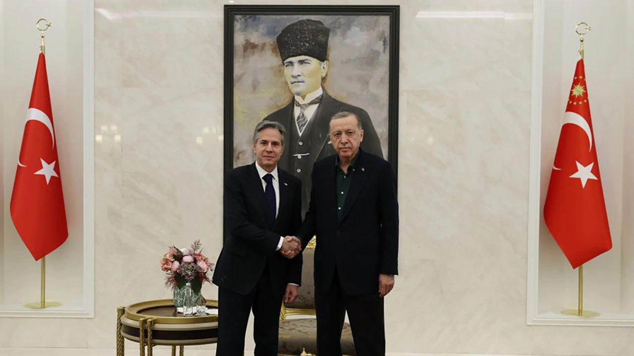 Blinken se întâlnește cu Erdogan în Turcia.  Președintele turc, susținător înfocat al teroriștilor Hamas, a acuzat SUA că susțin genocidul din Gaza
