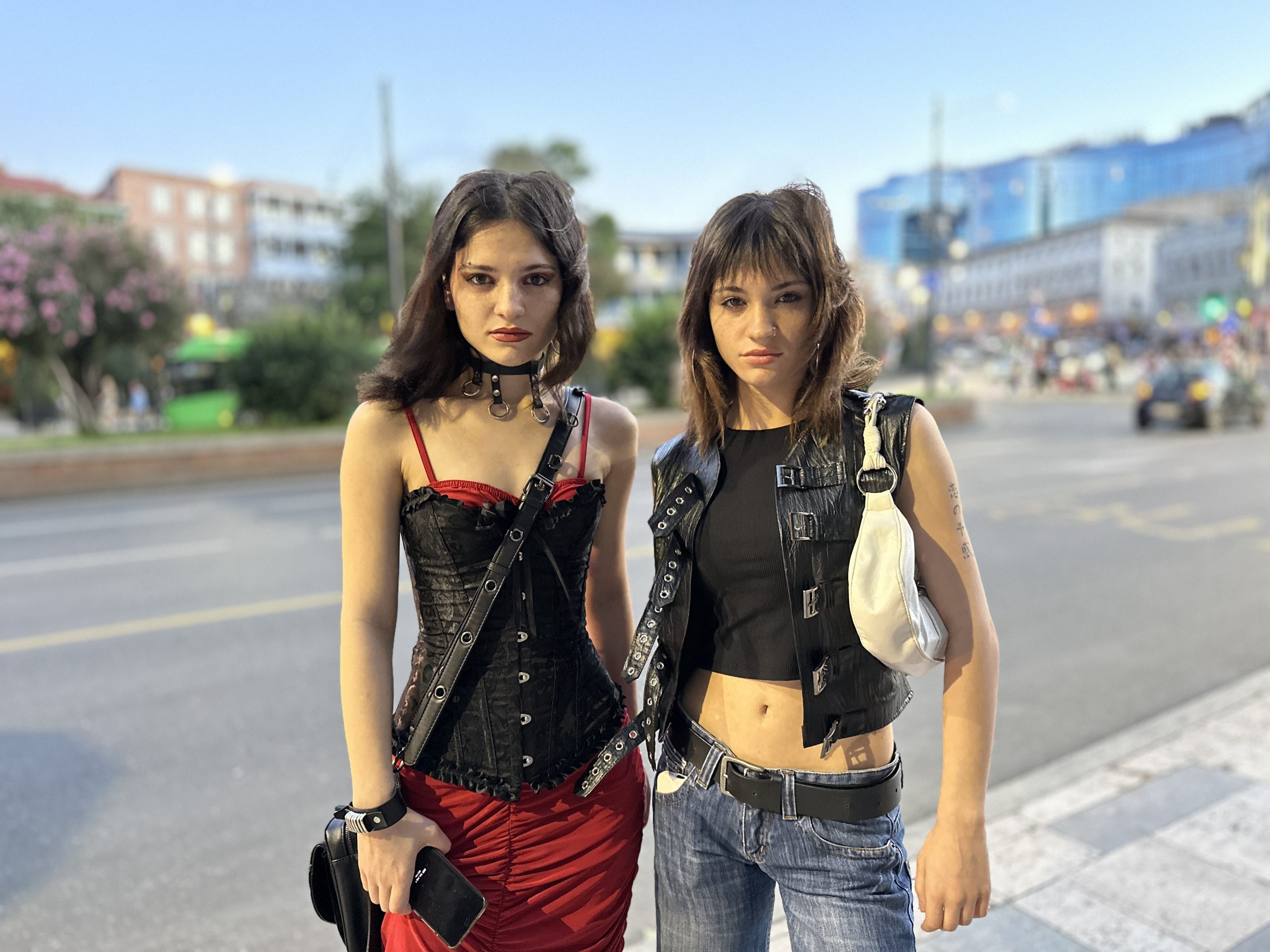 Reuniune incredibilă: Furate și vândute separat la naștere, surorile gemene din Georgia s-au găsit pe TikTok