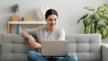 STUDIU. Românii vor joburi flexibile. Jumătate dintre aceștia văd un rol full-time ca fiind ideal în viitor