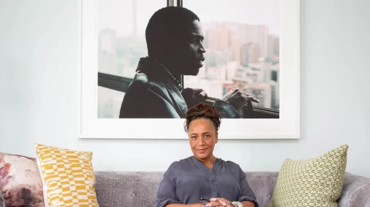 Lesley Lokko, prima femeie africană care a primit Medalia Regală de Aur pentru Arhitectură. „Când am început să fac arhitectură, în clasa mea erau doar două persoane de culoare”