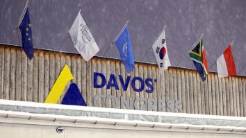 Înalţi diplomaţi se întâlnesc la Davos pentru a găsi „formula de pace” în Ucraina