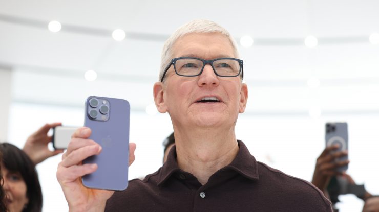 Apple a reluat discuțiile cu OpenAI pentru a alimenta unele funcții cu Inteligență Artificială generativă anul acesta