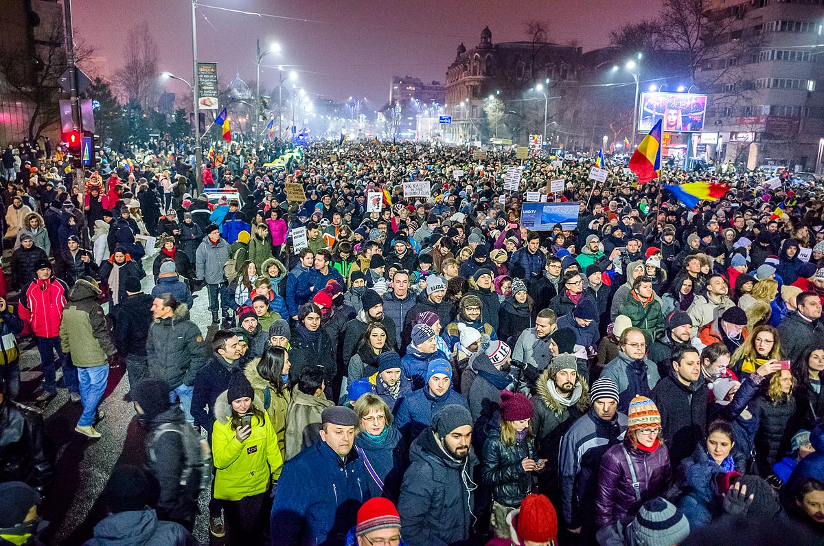 Transportatorii și agricultorii au organizat un protest spontan. „Motorina și asigurările sunt prea scumpe”