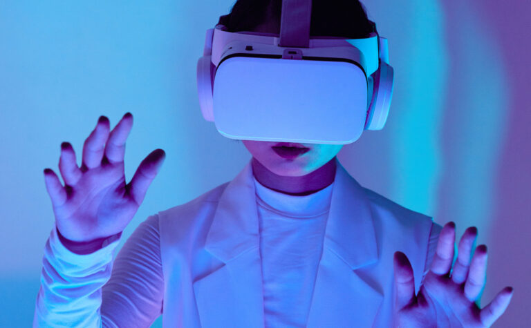 Poliția britanică anchetează primul caz de viol în Metaverse