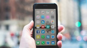 Ai putea câștiga 10.000 de dolari dacă ești de acord să îți ții smartphone-ul închis într-o cutie timp de o lună