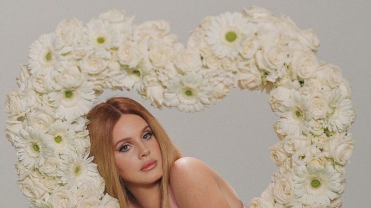 FOTO. Lana del Rey a pozat pentru Kardashians, într-o campanie specială de Ziua Îndrăgostiților. Cum arată fotografiile realizate pentru Skims?