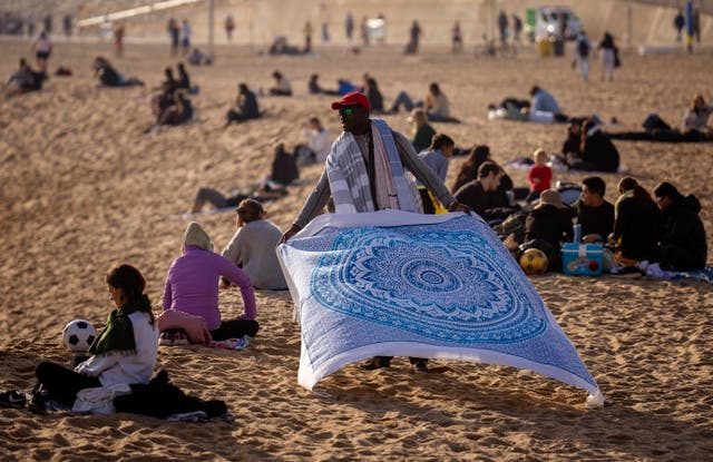 La plajă în ianuarie? Valul de căldură din Spania a adus temperaturi de vară în multe zone de coastă