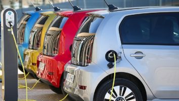 Vânzările de mașini electrice și hibrid au crescut în septembrie cu 30,5%. În China s-au vândut cu 47,9% mai multe E.V.-uri