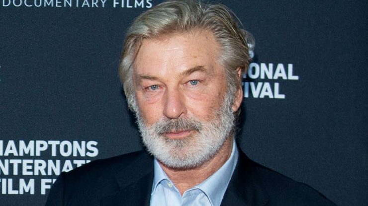 Avocații lui Alec Baldwin au cerut unui judecător să respingă acuzațiile de omor prin imprudență formulate împotriva actorului