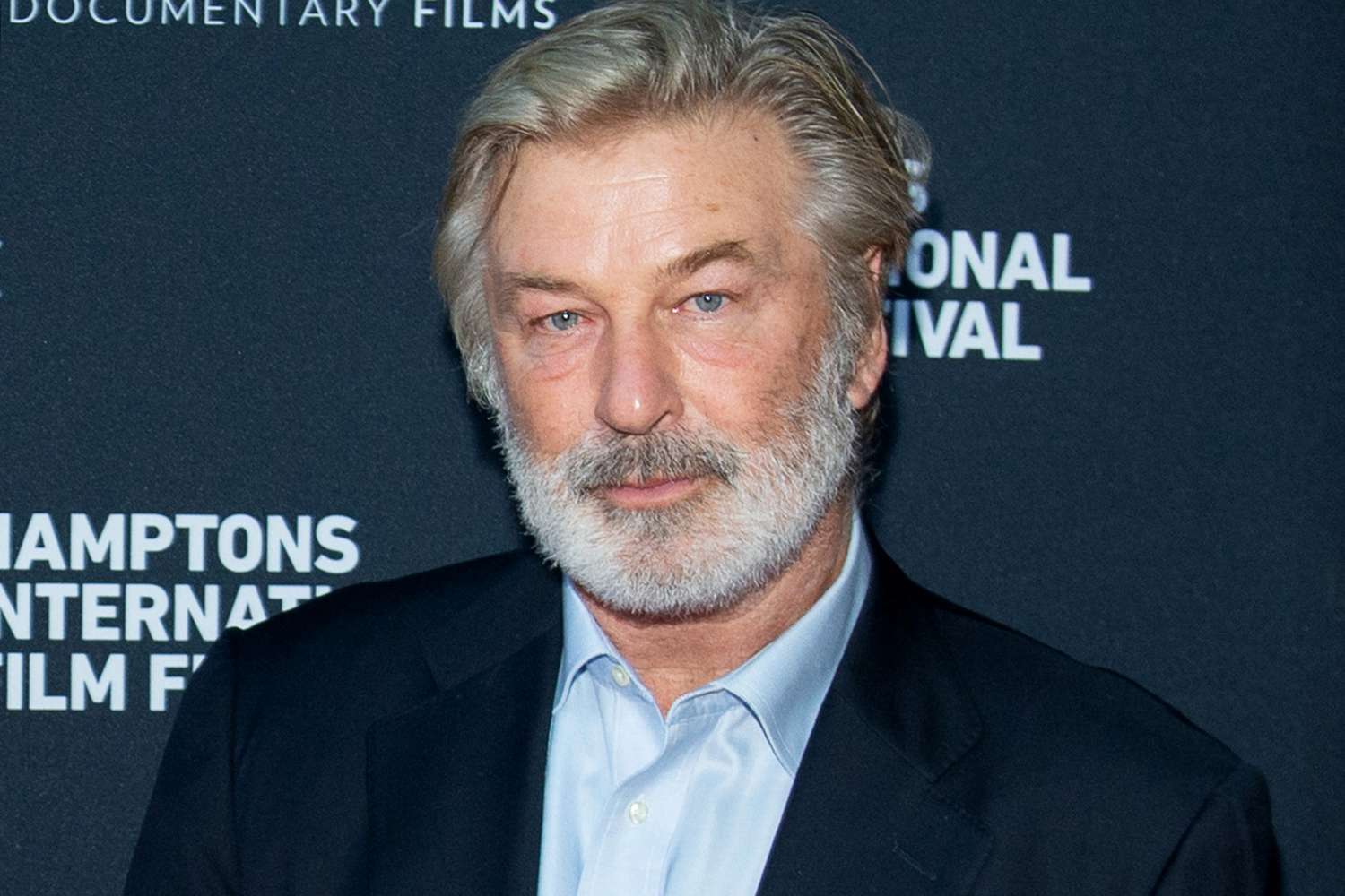 Avocații lui Alec Baldwin au cerut unui judecător să respingă acuzațiile de omor prin imprudență formulate împotriva actorului