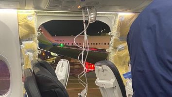 Partea lipsă a avionului Alaska Airlines care s-a desprins în aer vineri a fost găsită. Unde a descoperit-o un profesor