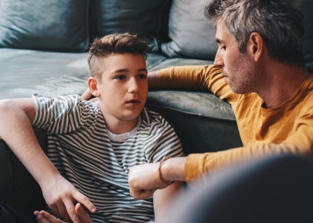 Cum le vorbim copiilor despre droguri? Ana Maria Ambrosă: ,,Părintele trebuie să fie informat și să aibă o conversație adaptată la realitate”