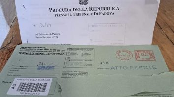 Italia schimbă „regulile jocului”. Părinții non-biologici din cuplurile de același sex pot fi eliminați din certificatele de naștere