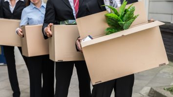 Angajații își filmează concedierea și urcă filmele în social media. Experții pun concedierile pe seama noilor tehnologii, ca A.I.