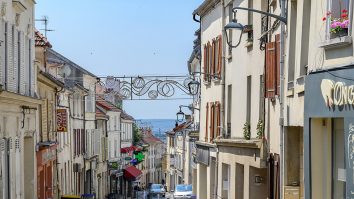 ,,Dați biserica mai încet”! În Cormeilles-en-Parisis, din Franța, nu au bătut clopotele 16 ani