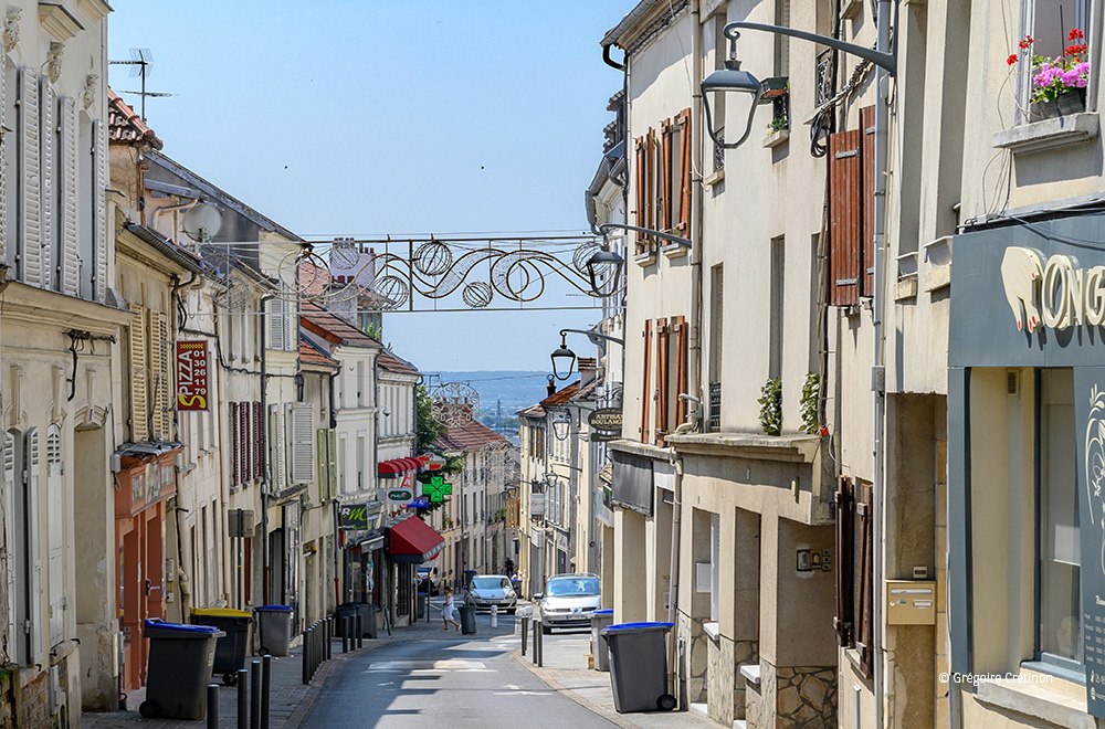 ,,Dați biserica mai încet”! În Cormeilles-en-Parisis, din Franța, nu au bătut clopotele 16 ani