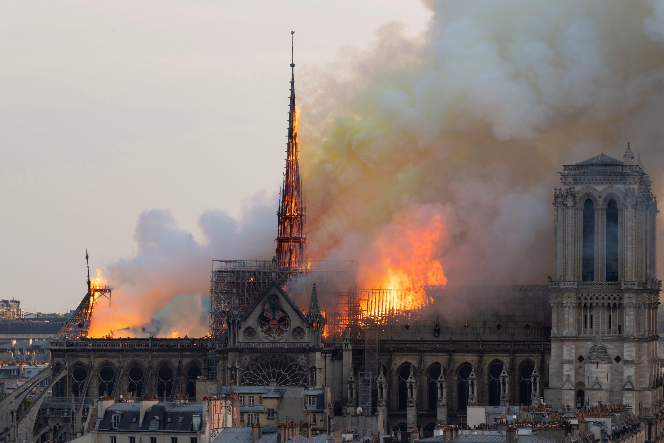 Catedrala Notre-Dame și-a recăpătat, în sfârșit, acoperișul