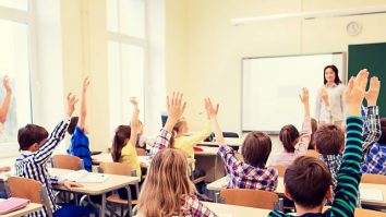 ZF: 73% din școlile din Capitală învață în două sau trei schimburi. Cum îi afectează programul pe elevi