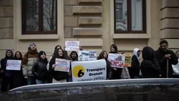 Elevii au protestat la Ministerul Educației. Motivul? În 19 județe, abonamentele pentru navetă nu sunt decontate