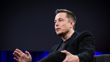 Elon Musk cere control mai mare la Tesla. CEO-ul amenință că nu va mai investi în programe de robotică și A.I.