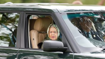 O mașină care a aparținut Reginei Elisabeta a II-a a fost scoasă la vânzare