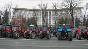 Guvernul a adoptat noile măsuri pentru fermieri. Ministrul Agriculturii anunţă că a fost adoptată ordonanţa care le permite amânarea plăţii ratelor