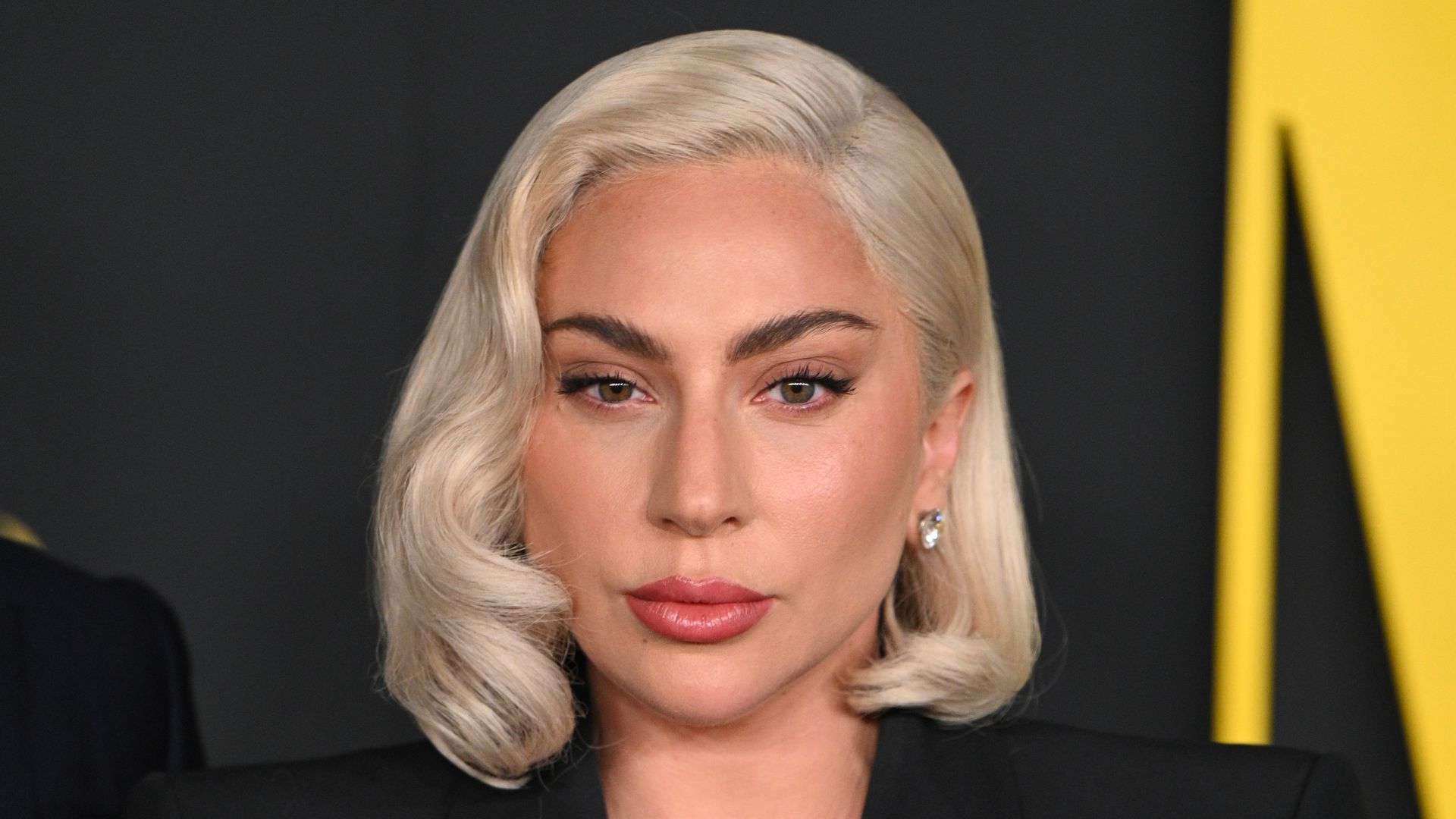 Trei piese ale lui Lady Gaga, versiuni de lucru și nelansate, au fost piratate și puse pe platforme de streaming