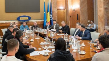 Marcel Ciolacu s-a întâlnit cu reprezentanţii transportatorilor şi fermierilor protestatari