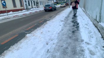 Ceartă între primării. Cele de sector și cea a Capitalei s-au amendat reciproc cu mii de lei că nu au curățat gheața de pe trotuare și din parcuri