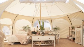 Cazare în apartament sau cort? Acum le poți alege pe amândouă atunci când mergi în vacanță