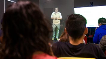 Devine holograma noul „profesor” universitar? Studenții britanici vor avea parte de experiențe 3D la cursuri