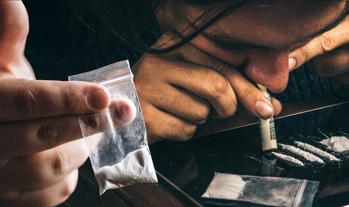 Alina Gorghiu: „10-11 ani este vârsta la care începe consumul de droguri în România”. Care sunt riscurile consumului?