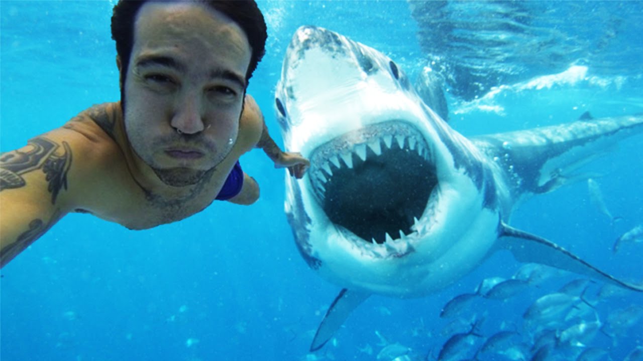 Selfie-urile provoacă mai multe decese decât atacurile de rechini