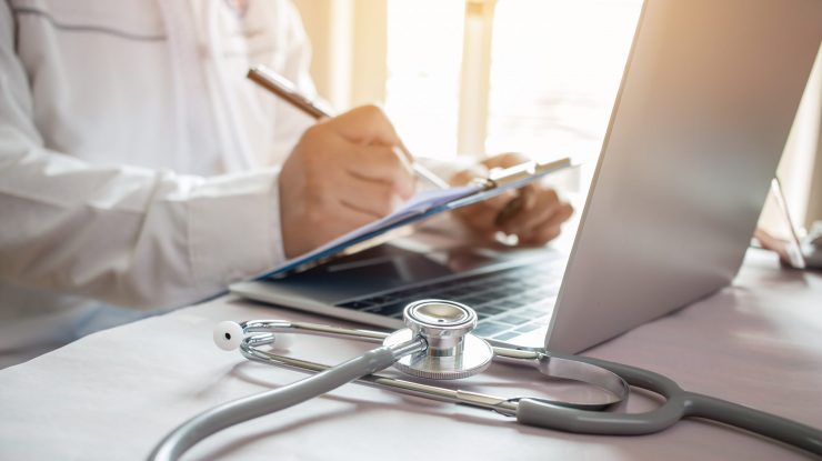 Medicii de familie amenință că vor consulta contra cost de la 1 februarie, dacă CNAS nu va crește tarifele decontate 