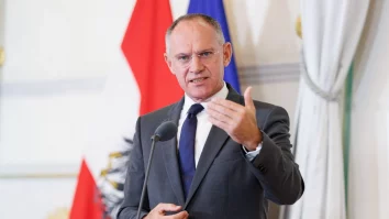Gerhard Karner, despre o aderare completă a României şi Bulgariei la Schengen: „Ar fi greşit” / „Nu e treaba Austriei să facă un calendar de aderare a României şi Bulgariei cu frontierele terestre”