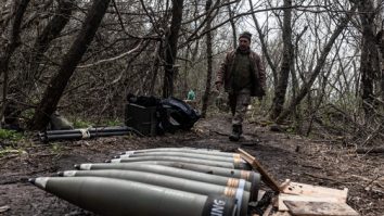 Marea Britanie creşte de opt ori producţia de muniţie de artilerie cal. 155 mm. Muniţia este utilizată în Ucraina